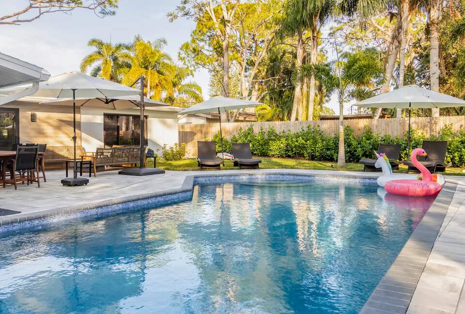Serenity in Sarasota | Minutes to Beaches, Downtown and Spring Training with Private Heated Pool - Sarasota, Florida