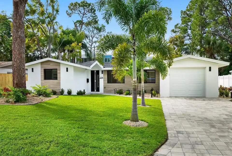 Serenity in Sarasota | Minutes to Beaches, Downtown and Spring Training with Private Heated Pool - Sarasota, Florida