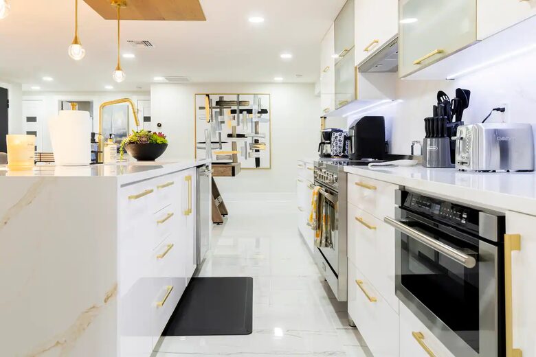 Serenity in Sarasota | Minutes to Beaches, Downtown and Spring Training with Private Heated Pool - Sarasota, Florida