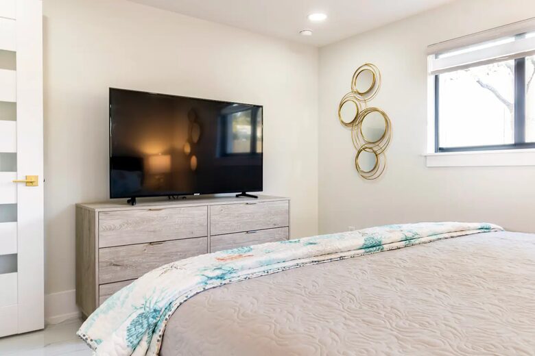 Serenity in Sarasota | Minutes to Beaches, Downtown and Spring Training with Private Heated Pool - Sarasota, Florida