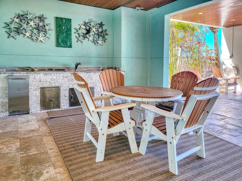 Mermaids Lair: Ultimate Beachfront Getaway - Indian Rocks Beach, Florida