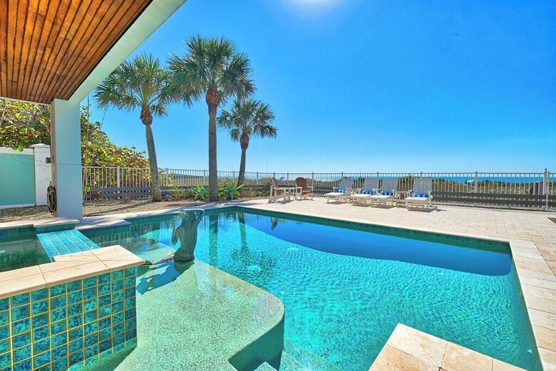 Mermaids Lair: Ultimate Beachfront Getaway - Indian Rocks Beach, Florida