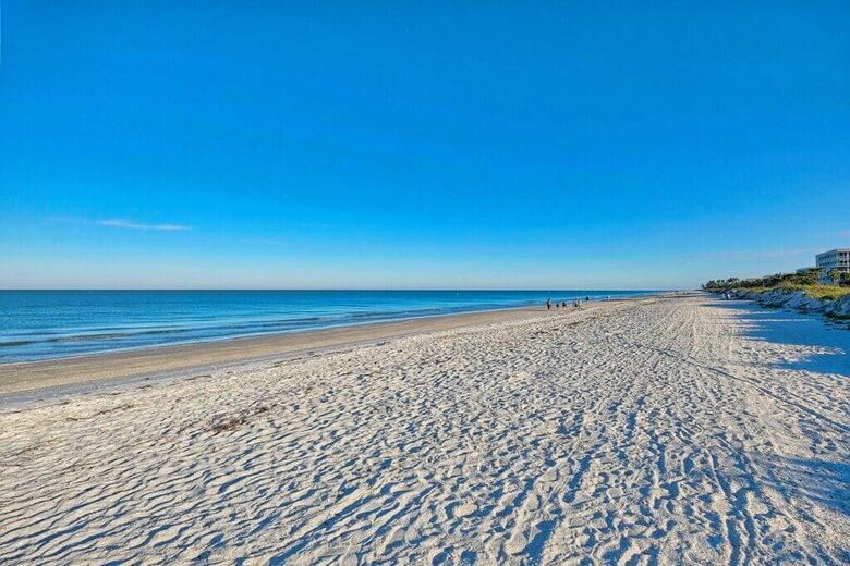 Mermaids Lair: Ultimate Beachfront Getaway - Indian Rocks Beach, Florida