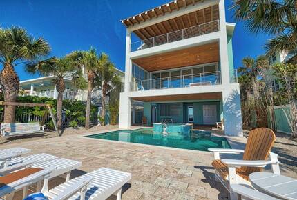 Mermaids Lair: Ultimate Beachfront Getaway - Indian Rocks Beach, Florida