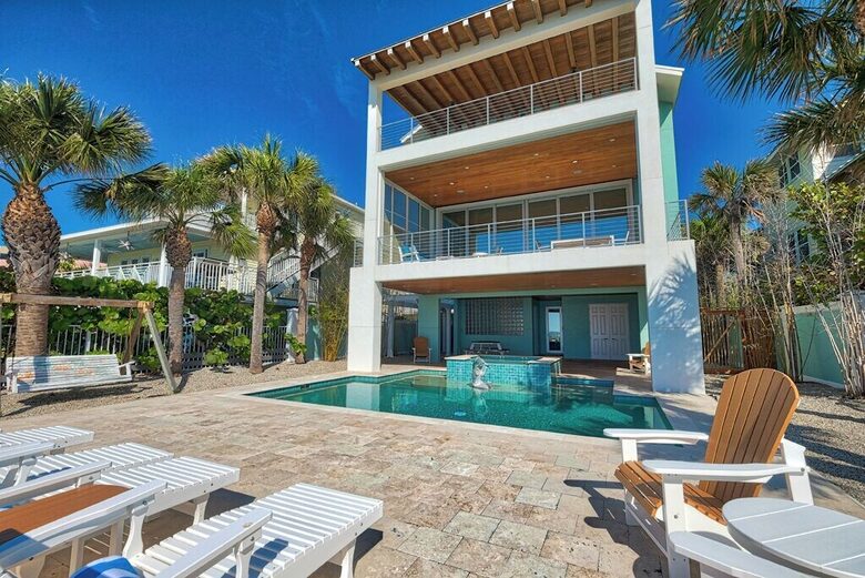 Mermaids Lair: Ultimate Beachfront Getaway - Indian Rocks Beach, Florida