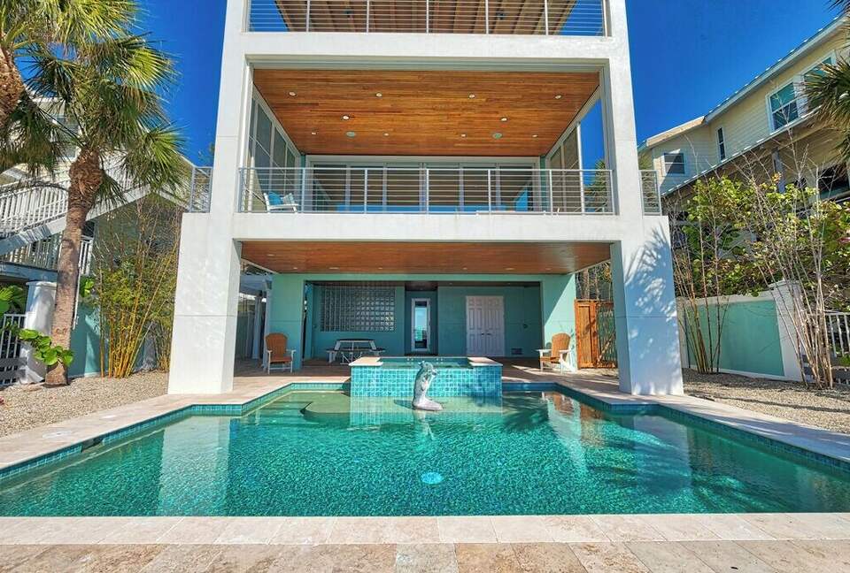 Mermaids Lair: Ultimate Beachfront Getaway - Indian Rocks Beach, Florida