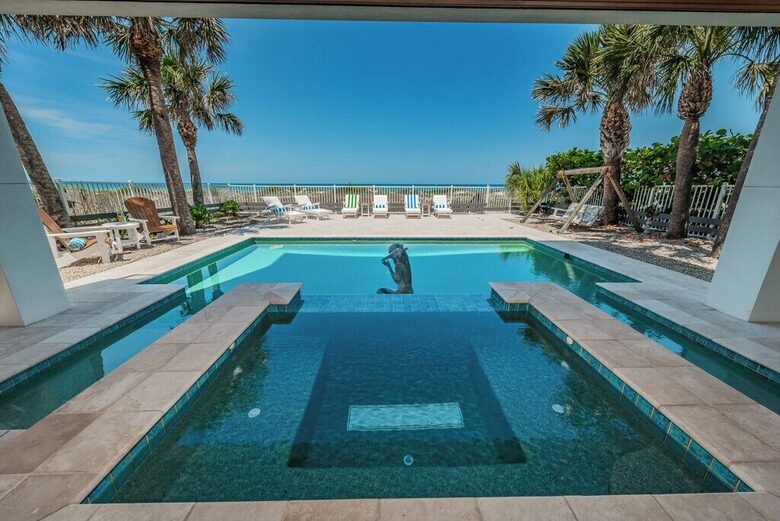 Mermaids Lair: Ultimate Beachfront Getaway - Indian Rocks Beach, Florida