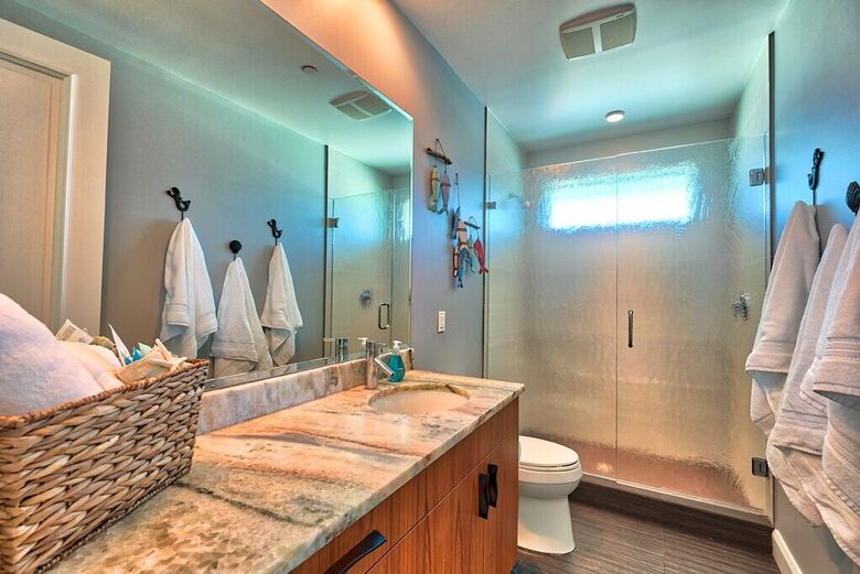 Mermaids Lair: Ultimate Beachfront Getaway - Indian Rocks Beach, Florida