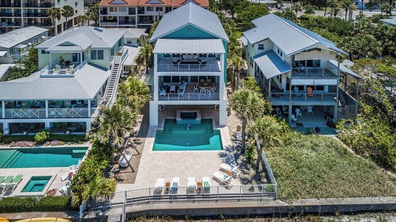 Mermaids Lair: Ultimate Beachfront Getaway - Indian Rocks Beach, Florida