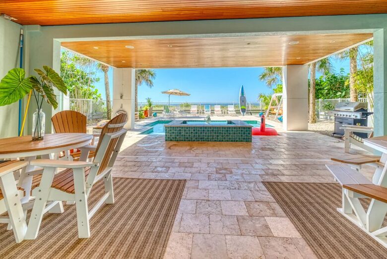 Mermaids Lair: Ultimate Beachfront Getaway - Indian Rocks Beach, Florida