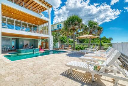 Mermaids Lair: Ultimate Beachfront Getaway - Indian Rocks Beach, Florida