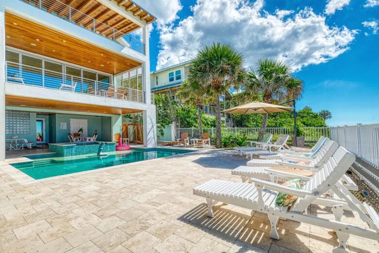 Mermaids Lair: Ultimate Beachfront Getaway - Indian Rocks Beach, Florida