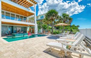 Mermaids Lair: Ultimate Beachfront Getaway - Indian Rocks Beach, Florida