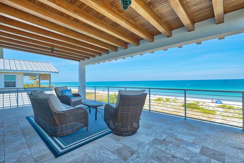 Mermaids Lair: Ultimate Beachfront Getaway - Indian Rocks Beach, Florida
