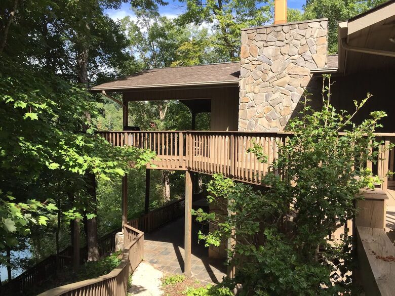 Lakefront Getaway on Fontana Lake Private with Dock Pontoon - Bryson City, North Carolina
