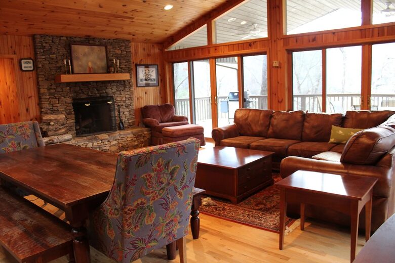 Lakefront Getaway on Fontana Lake Private with Dock Pontoon - Bryson City, North Carolina