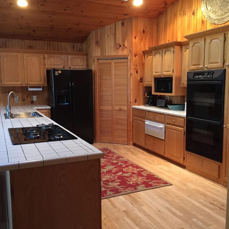 Lakefront Getaway on Fontana Lake Private with Dock Pontoon - Bryson City, North Carolina