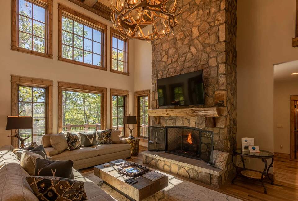 Spacious Eagles Nest Mountain Retreat with Stunning Views - Banner Elk, North Carolina