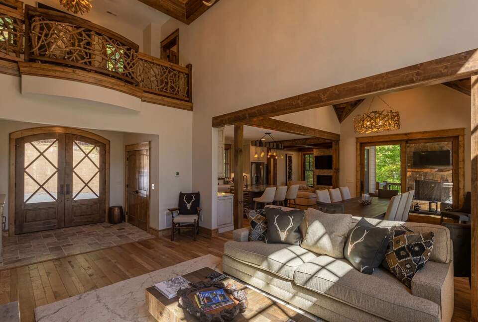 Spacious Eagles Nest Mountain Retreat with Stunning Views - Banner Elk, North Carolina