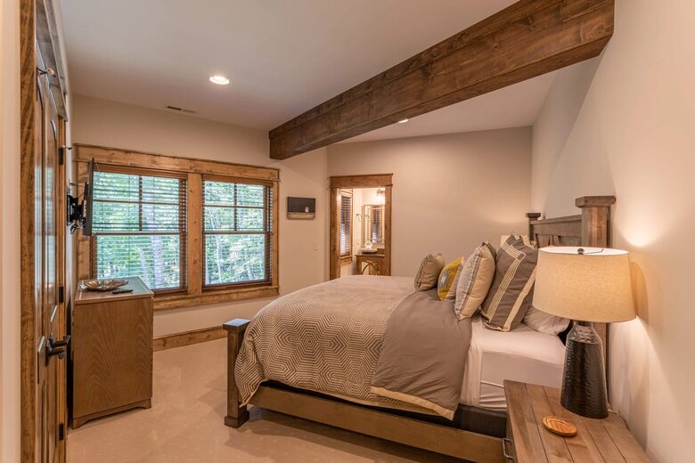 Spacious Eagles Nest Mountain Retreat with Stunning Views - Banner Elk, North Carolina