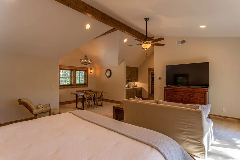 Spacious Eagles Nest Mountain Retreat with Stunning Views - Banner Elk, North Carolina