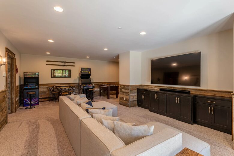 Spacious Eagles Nest Mountain Retreat with Stunning Views - Banner Elk, North Carolina