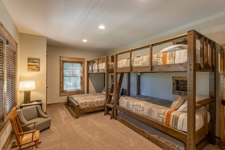 Spacious Eagles Nest Mountain Retreat with Stunning Views - Banner Elk, North Carolina