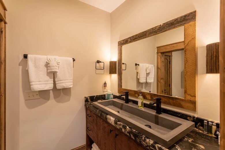 Spacious Eagles Nest Mountain Retreat with Stunning Views - Banner Elk, North Carolina