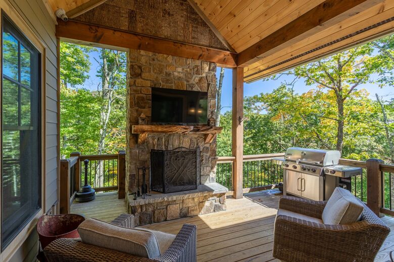 Spacious Eagles Nest Mountain Retreat with Stunning Views - Banner Elk, North Carolina