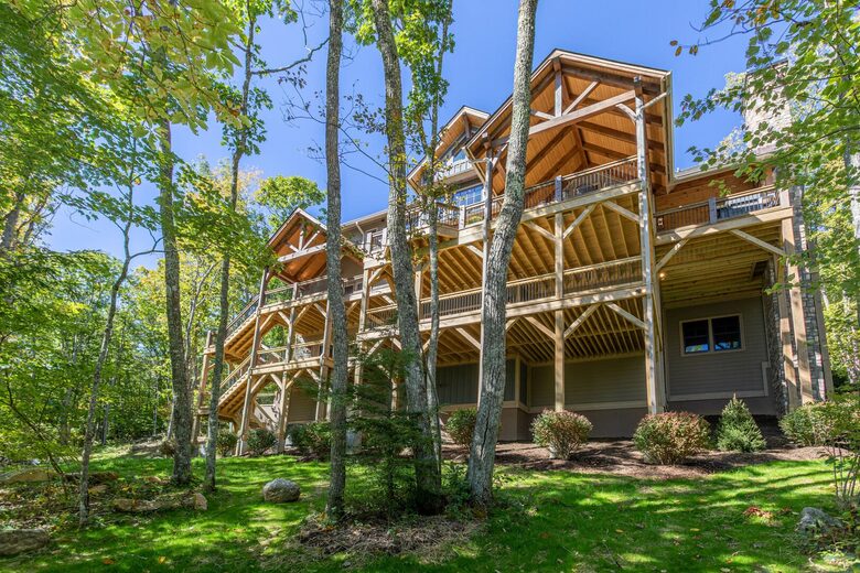 Spacious Eagles Nest Mountain Retreat with Stunning Views - Banner Elk, North Carolina