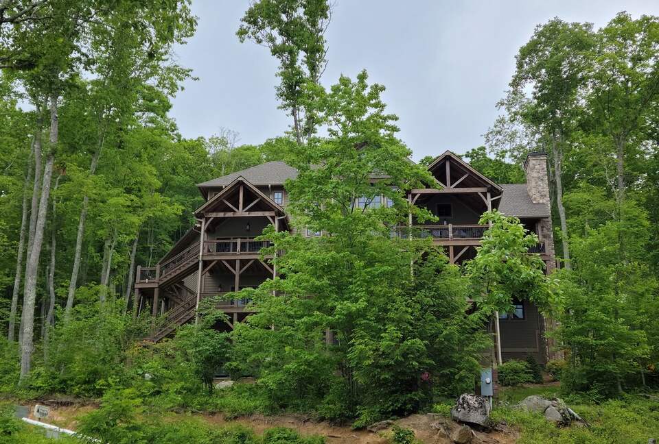 Spacious Eagles Nest Mountain Retreat with Stunning Views - Banner Elk, North Carolina
