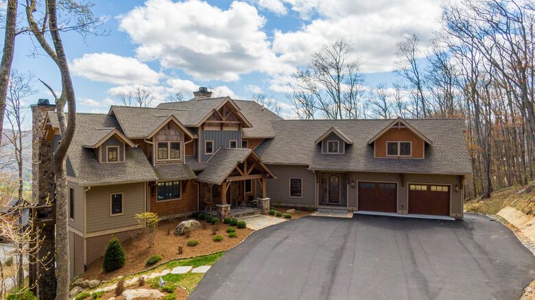 Spacious Eagles Nest Mountain Retreat with Stunning Views - Banner Elk, North Carolina