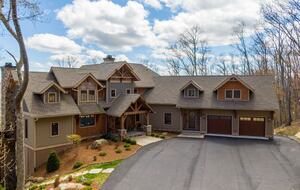 Spacious Eagles Nest Mountain Retreat with Stunning Views - Banner Elk, North Carolina
