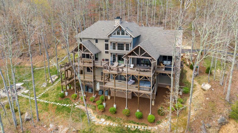 Spacious Eagles Nest Mountain Retreat with Stunning Views - Banner Elk, North Carolina