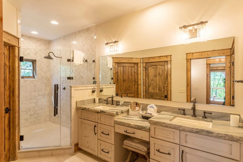 Spacious Eagles Nest Mountain Retreat with Stunning Views - Banner Elk, North Carolina