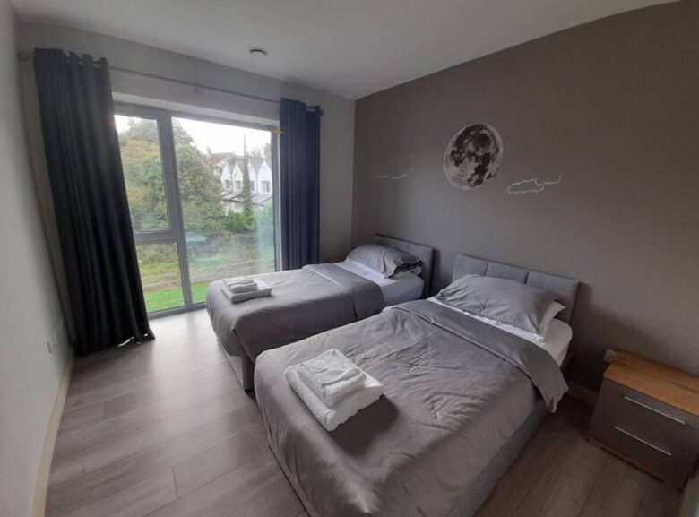 Modern 4 Bedroom House By The Harbour - Westport, Ireland