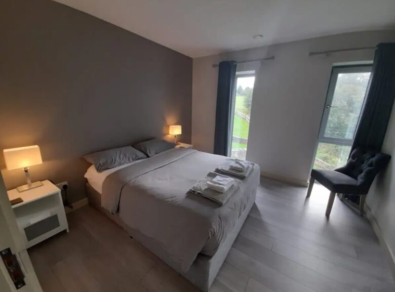 Modern 4 Bedroom House By The Harbour - Westport, Ireland