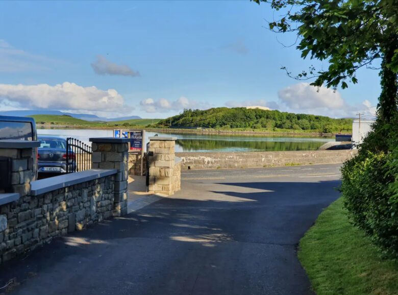 Modern 4 Bedroom House By The Harbour - Westport, Ireland