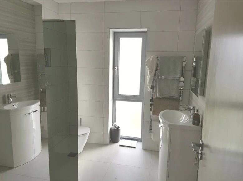 Modern 4 Bedroom House By The Harbour - Westport, Ireland