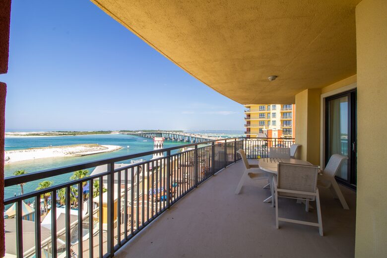 Emerald Grande at HarborWalk Village - 3 Bedroom Corner - Destin, Florida