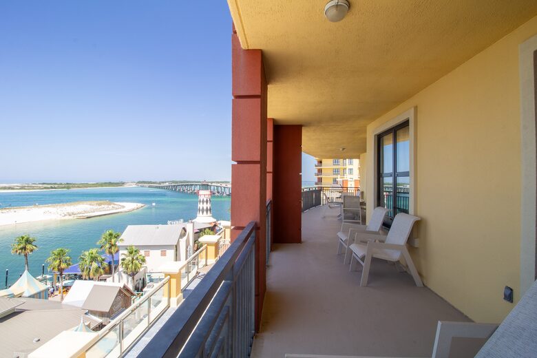 Emerald Grande at HarborWalk Village - 3 Bedroom Corner - Destin, Florida