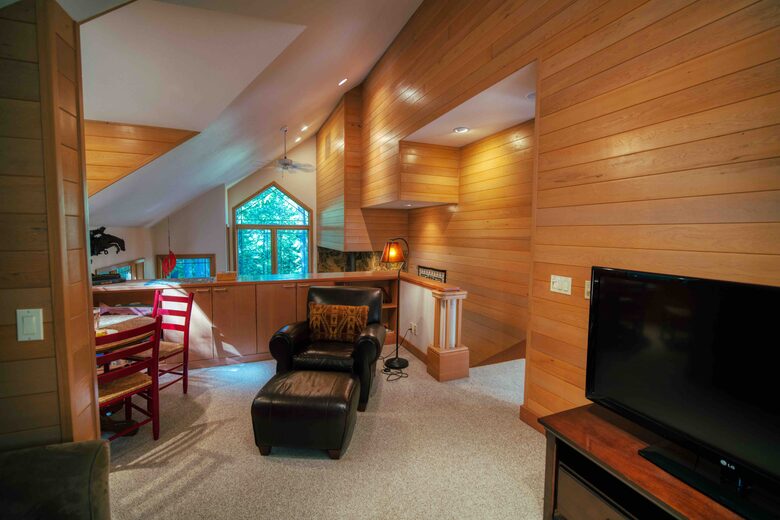 Lost Owl Lodge - Packwood, Washington