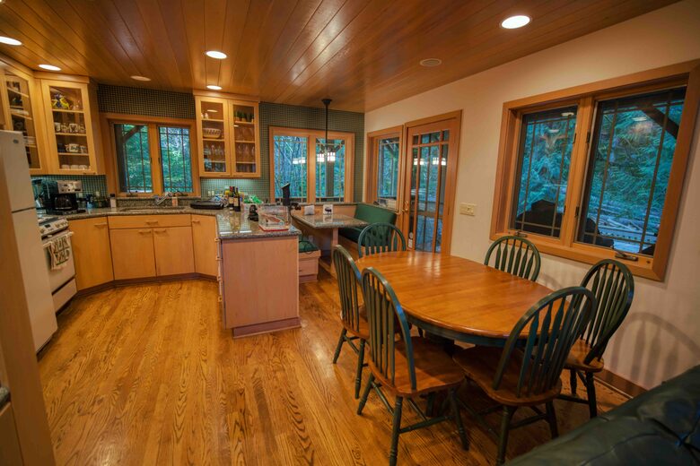 Lost Owl Lodge - Packwood, Washington