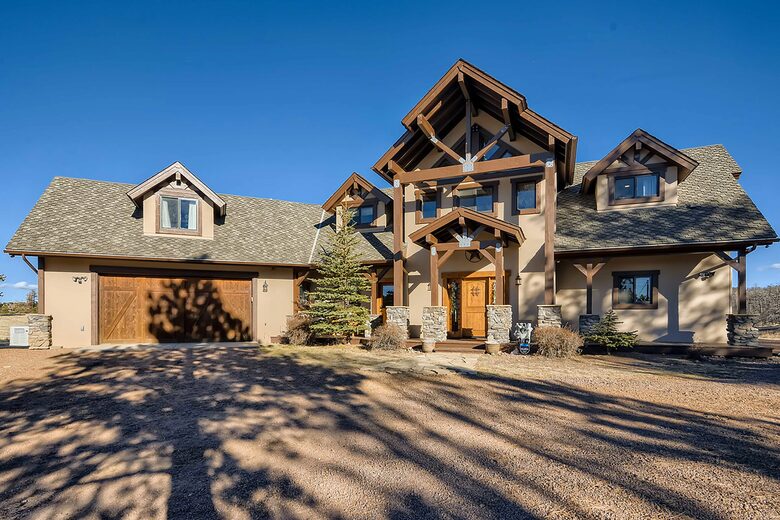 Elevated Bliss: Pikes Peak Mountain Retreat - Florissant, Colorado