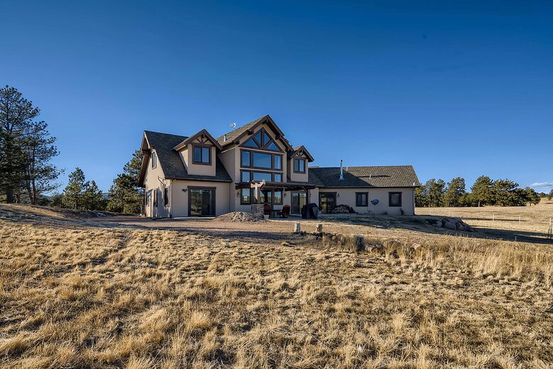 Elevated Bliss: Pikes Peak Mountain Retreat - Florissant, Colorado