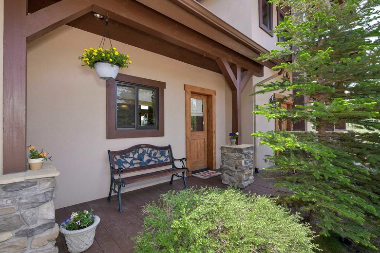 Elevated Bliss: Pikes Peak Mountain Retreat - Florissant, Colorado