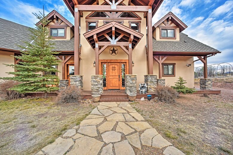 Elevated Bliss: Pikes Peak Mountain Retreat - Florissant, Colorado