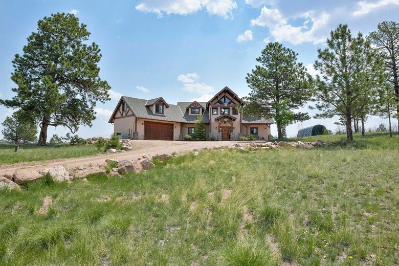 Elevated Bliss: Pikes Peak Mountain Retreat - Florissant, Colorado