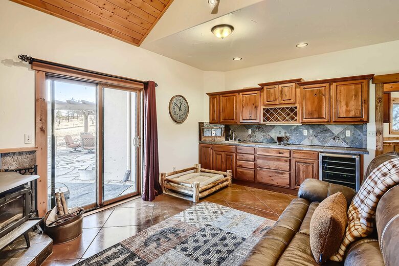 Elevated Bliss: Pikes Peak Mountain Retreat - Florissant, Colorado