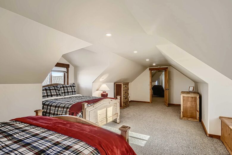 Elevated Bliss: Pikes Peak Mountain Retreat - Florissant, Colorado